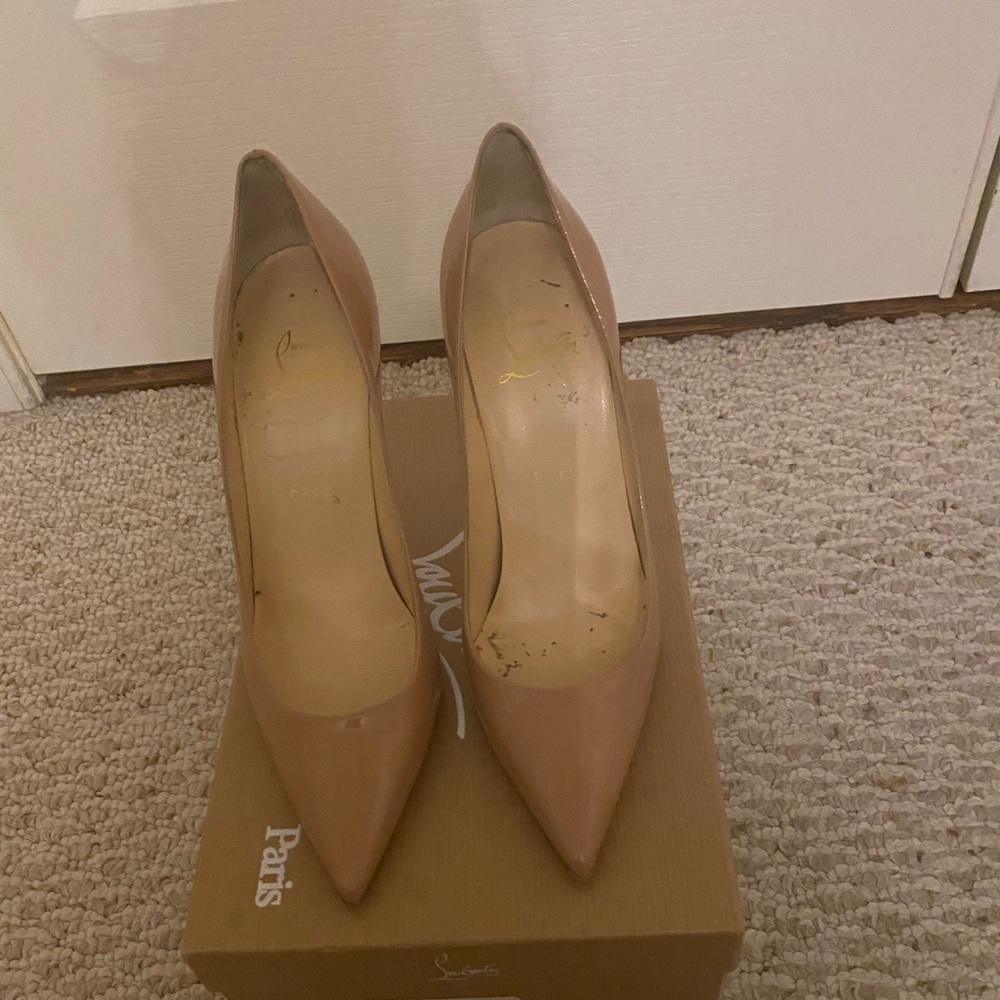 CHRISTIAN LOUBOUTIN
Decollete 554 100 patent - Picture 2 of 8